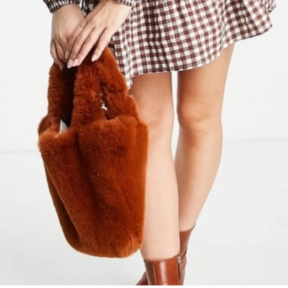 Brown Faux Fur Bag ❄️ - Picture 2 of 11